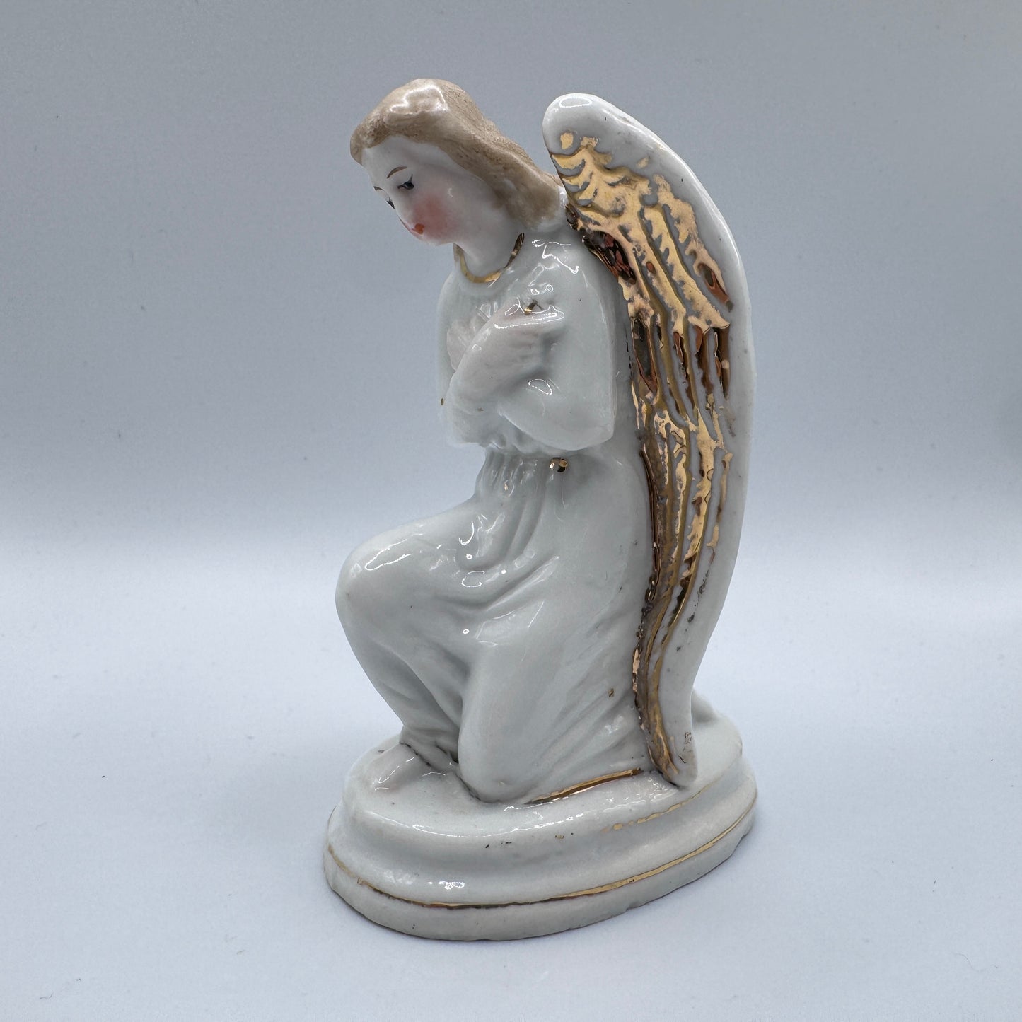 Petite sculpture religieuse ancienne en biscuit polychrome - ange gardien