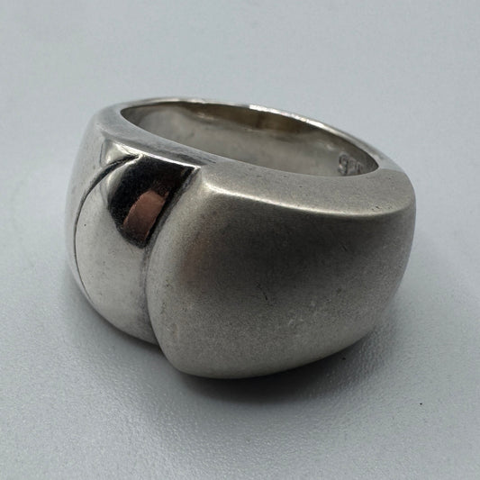Grosse Bague en argent motif moderniste