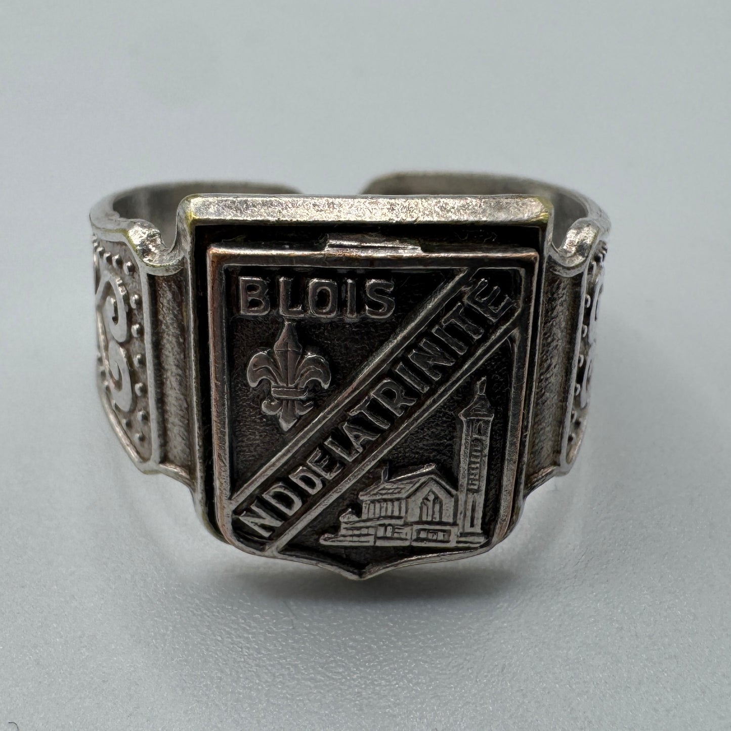 Bague ancienne « Notre Dame de la Trinité BLOIS » - métal argenté