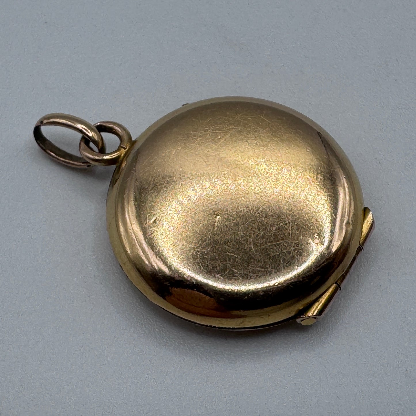 Pendentif ancien porte photo en plaqué or style Louis XVI