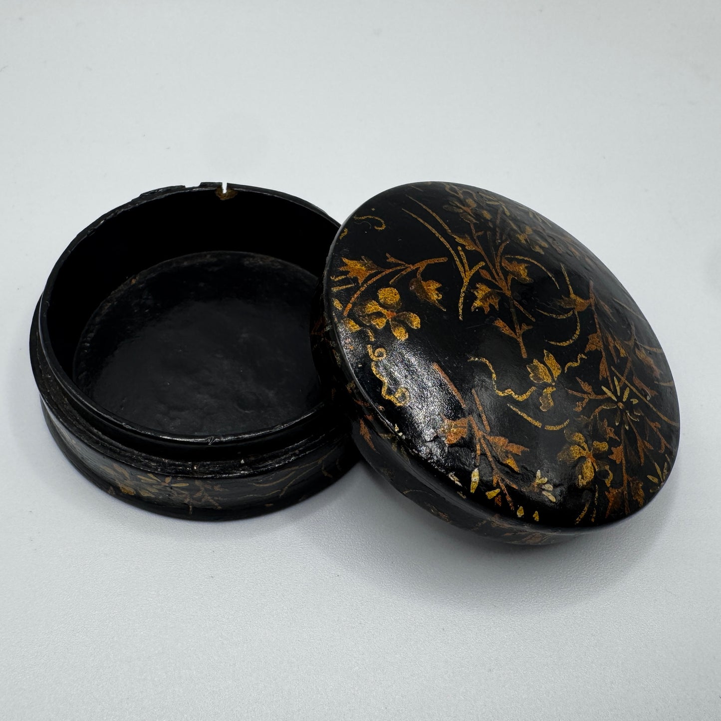 Petite Boîte Napoléon III en carton bouilli laqué