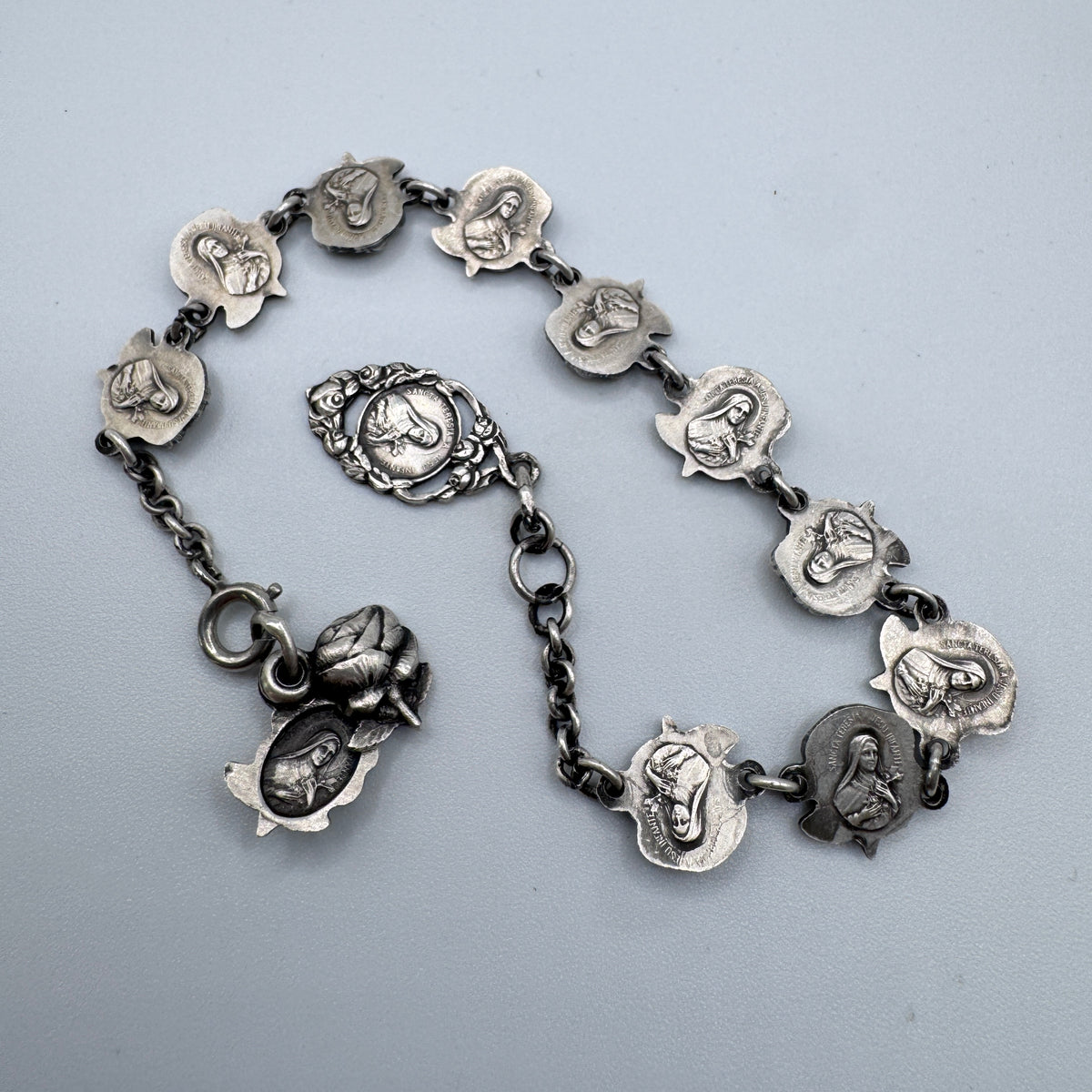 Superbe Dizainier ancien « roses de Sainte Thérèse » avec médaille reliquaire