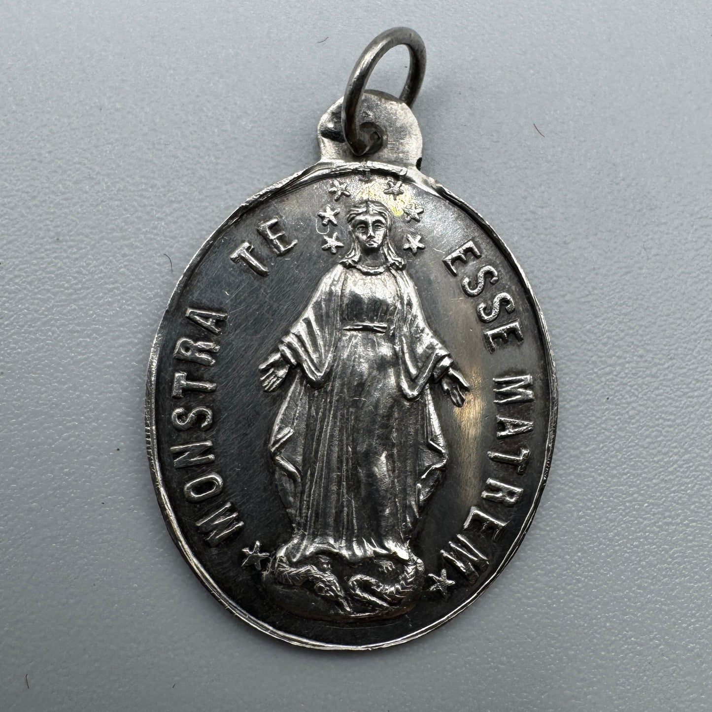 Medaille religieuse ancienne en argent « Monstra Te Esse Matrem - congrégation des enfants de Marie »