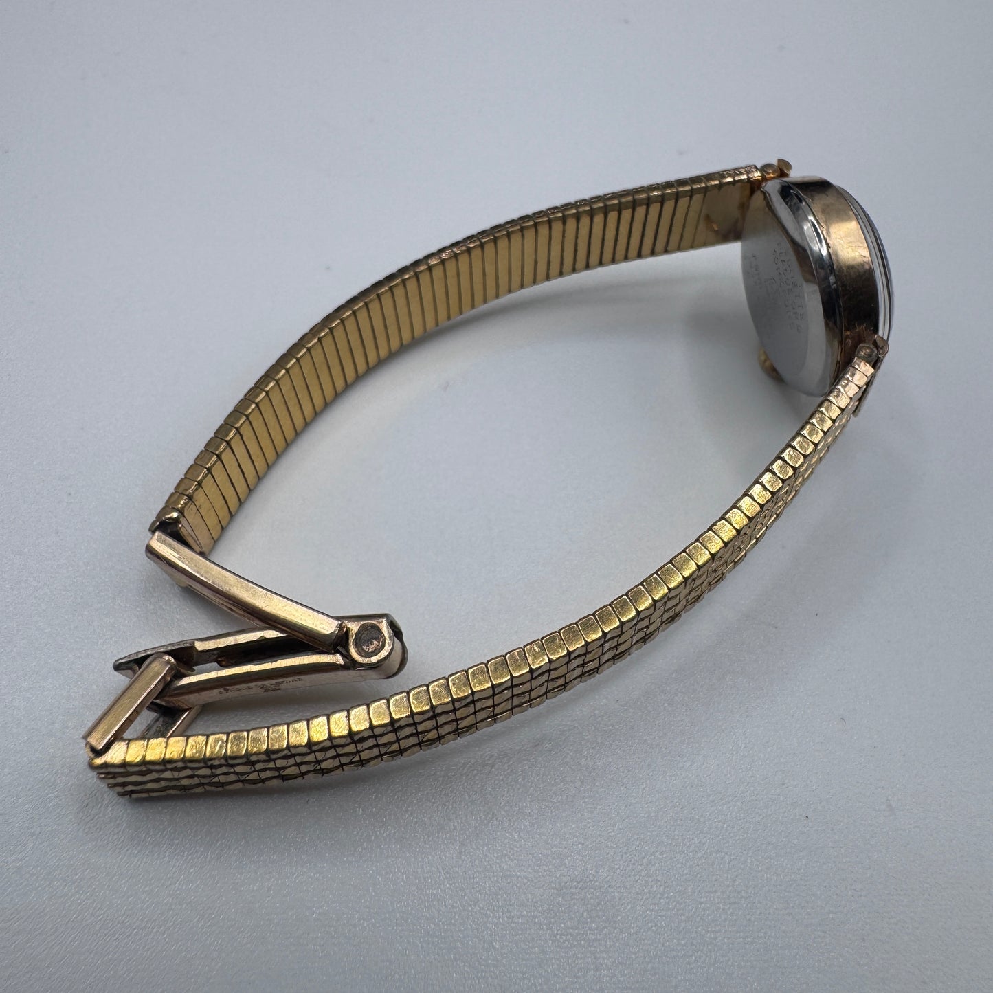Montre bracelet mécanique de femme ancienne YEMA - plaqué or