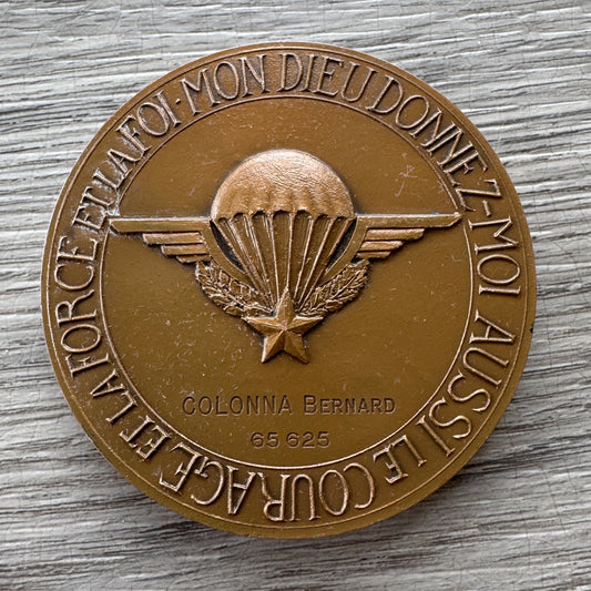 Medaille en bronze « troupes parachutistes » immatriculée