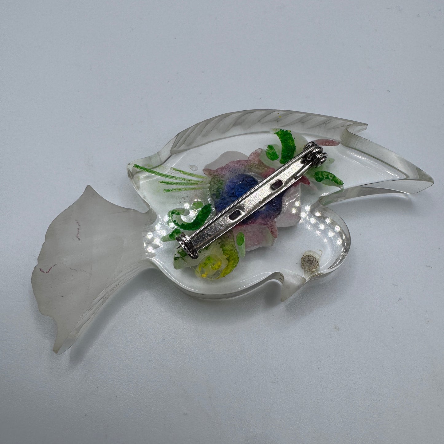 Broche vintage « colombe » - lucite