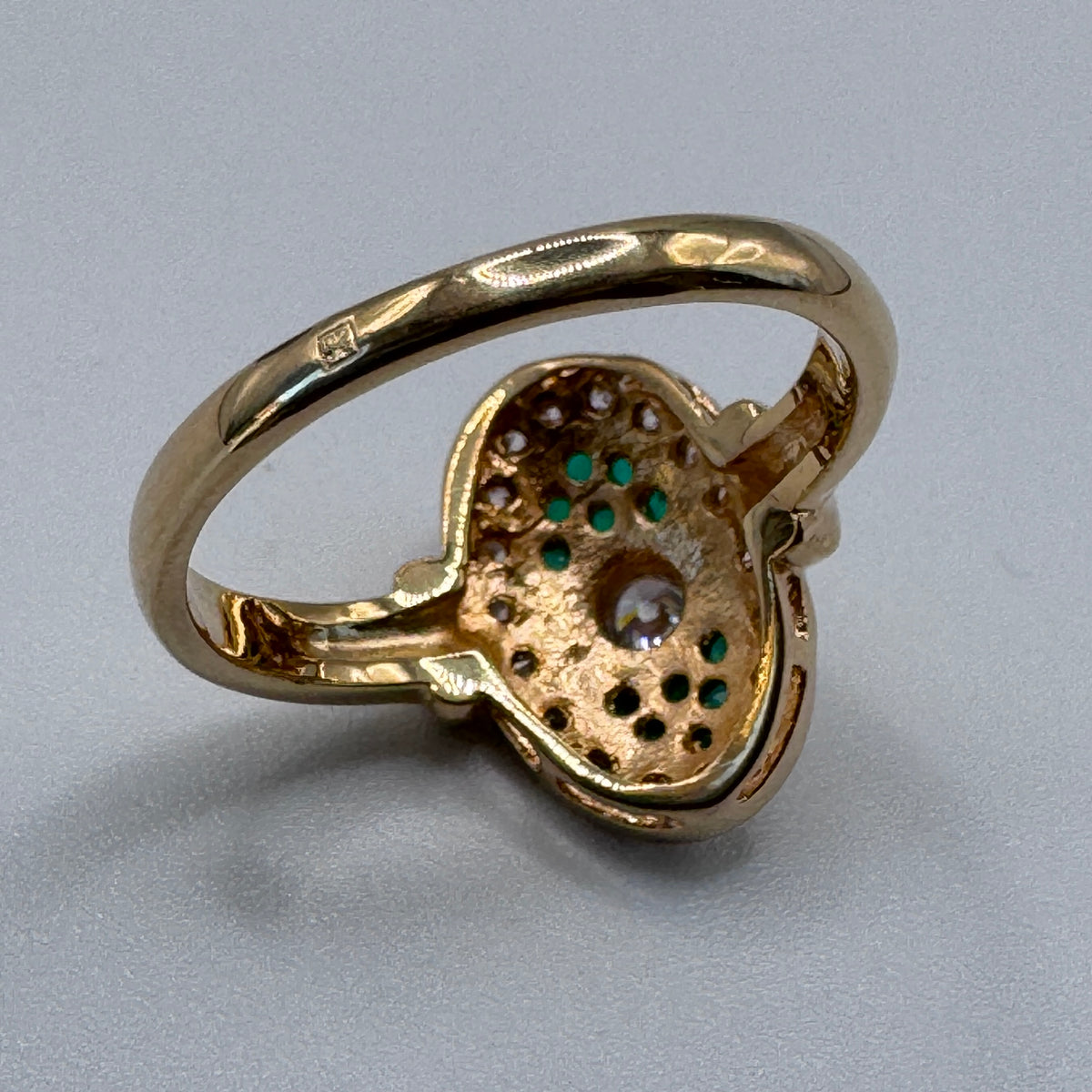 Superbe Bague en plaqué or - pierres et verroterie