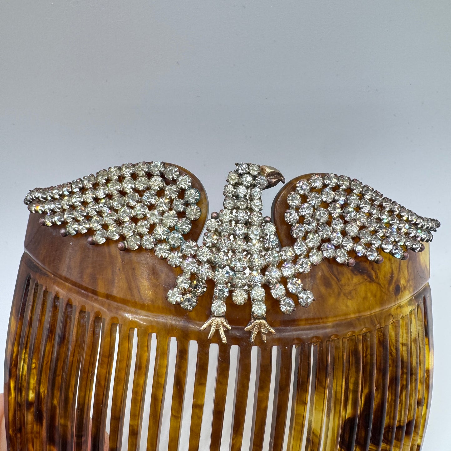 Peigne à cheveux art deco « aigle » - celluloïd, laiton et strass