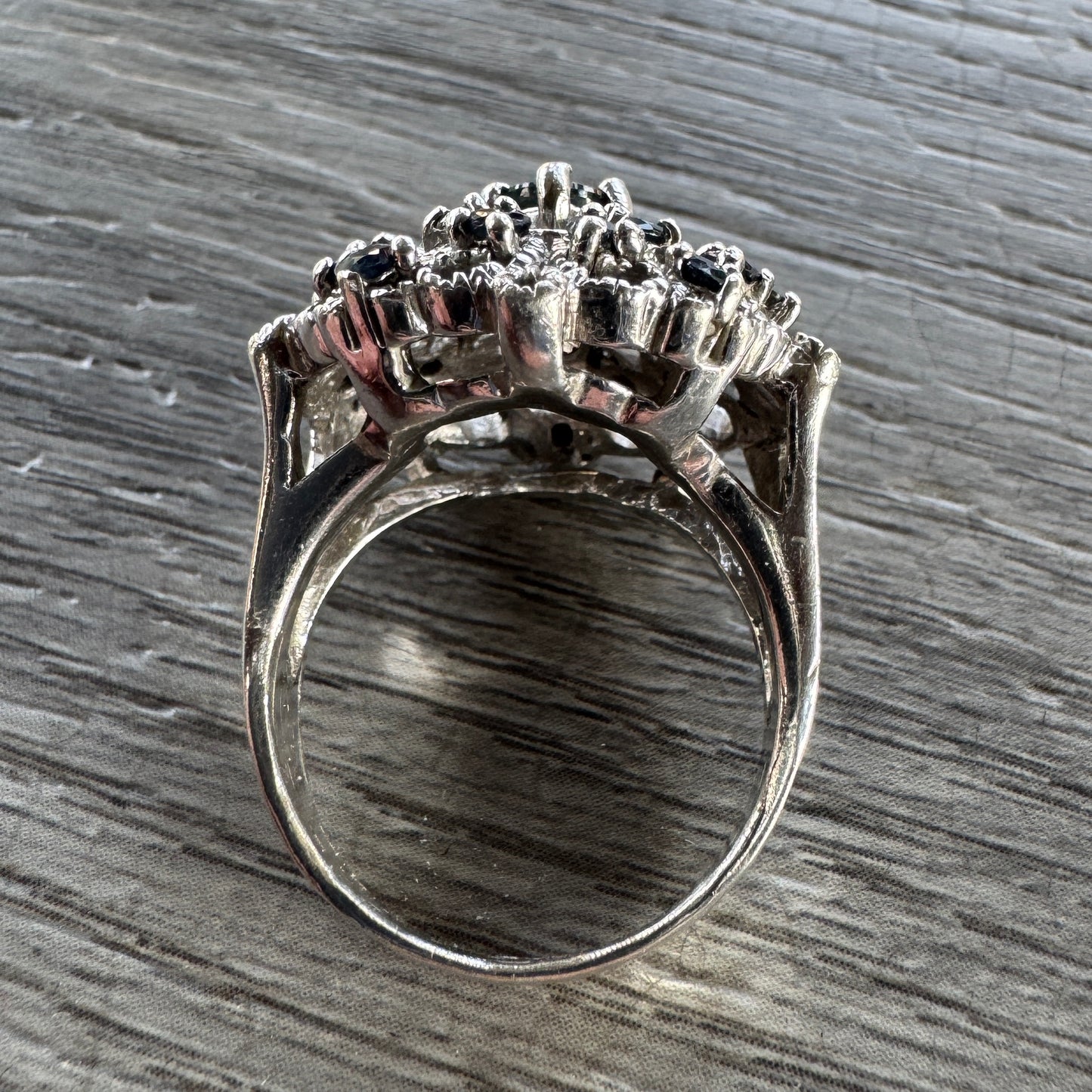 Grosse Bague en argent et pierres