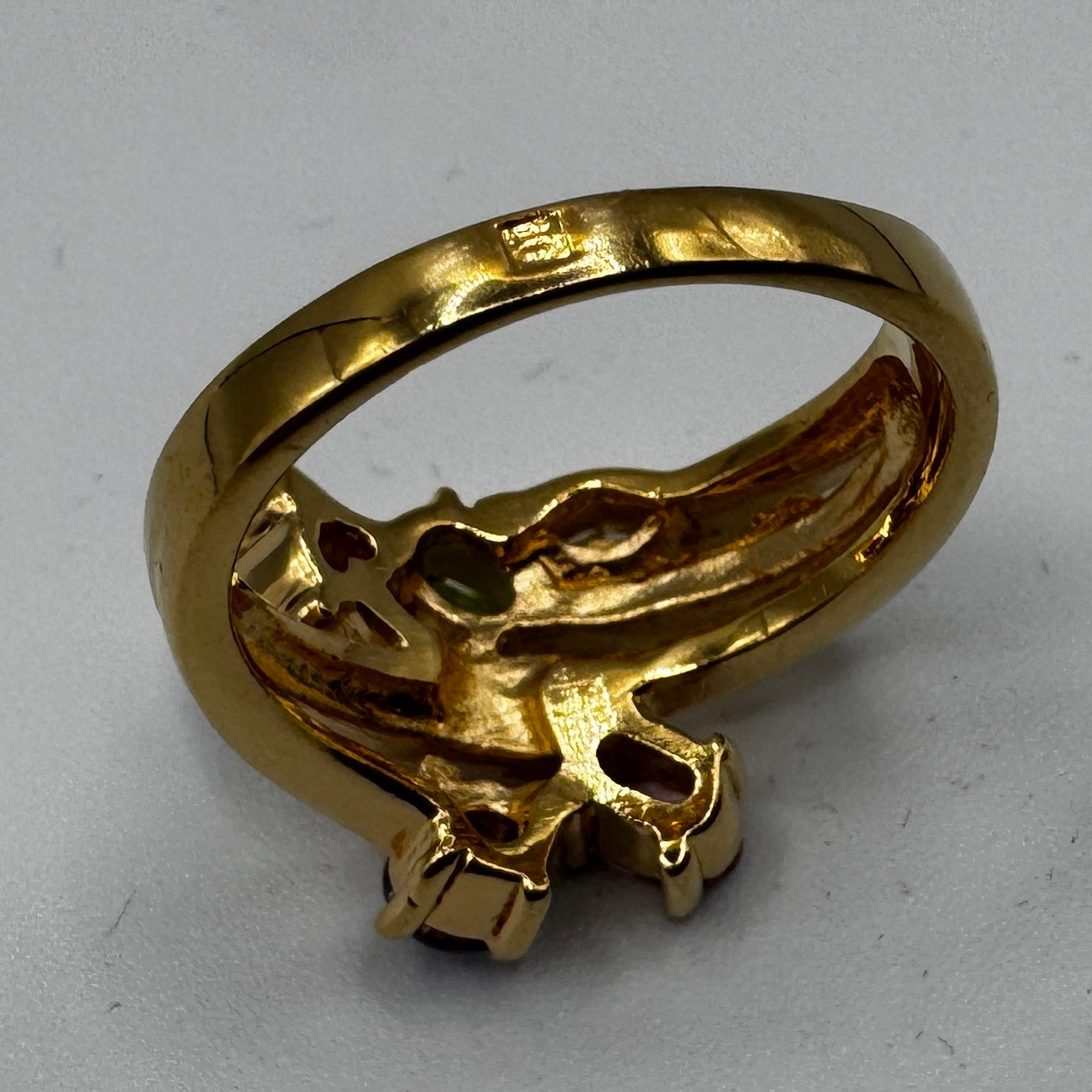 Bague en plaqué or - pierres et verroterie