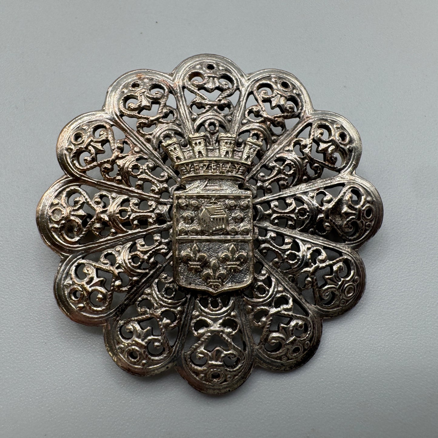 Broche ancienne souvenir du Vezelay  - métal argenté