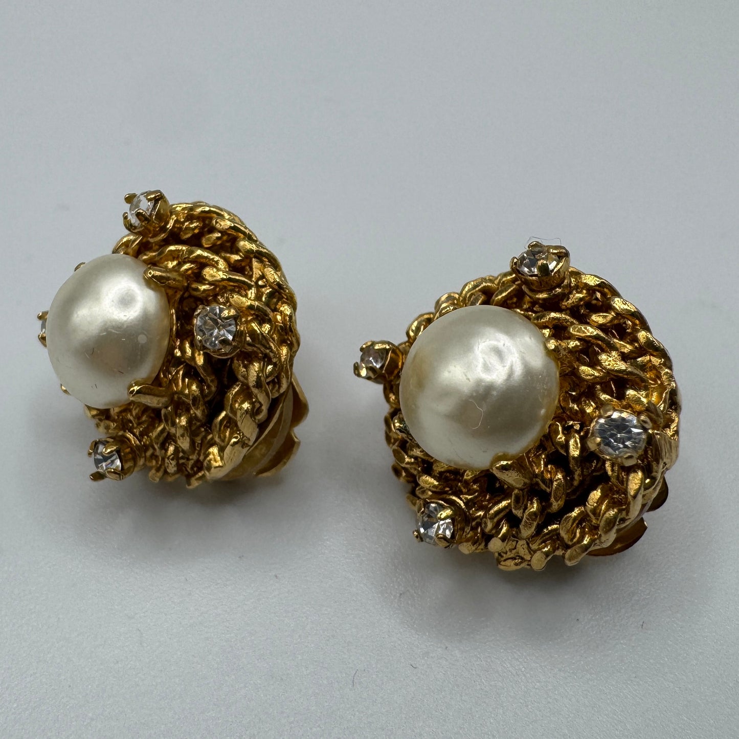 CLIPS D'OREILLES CHANEL vintage - métal doré