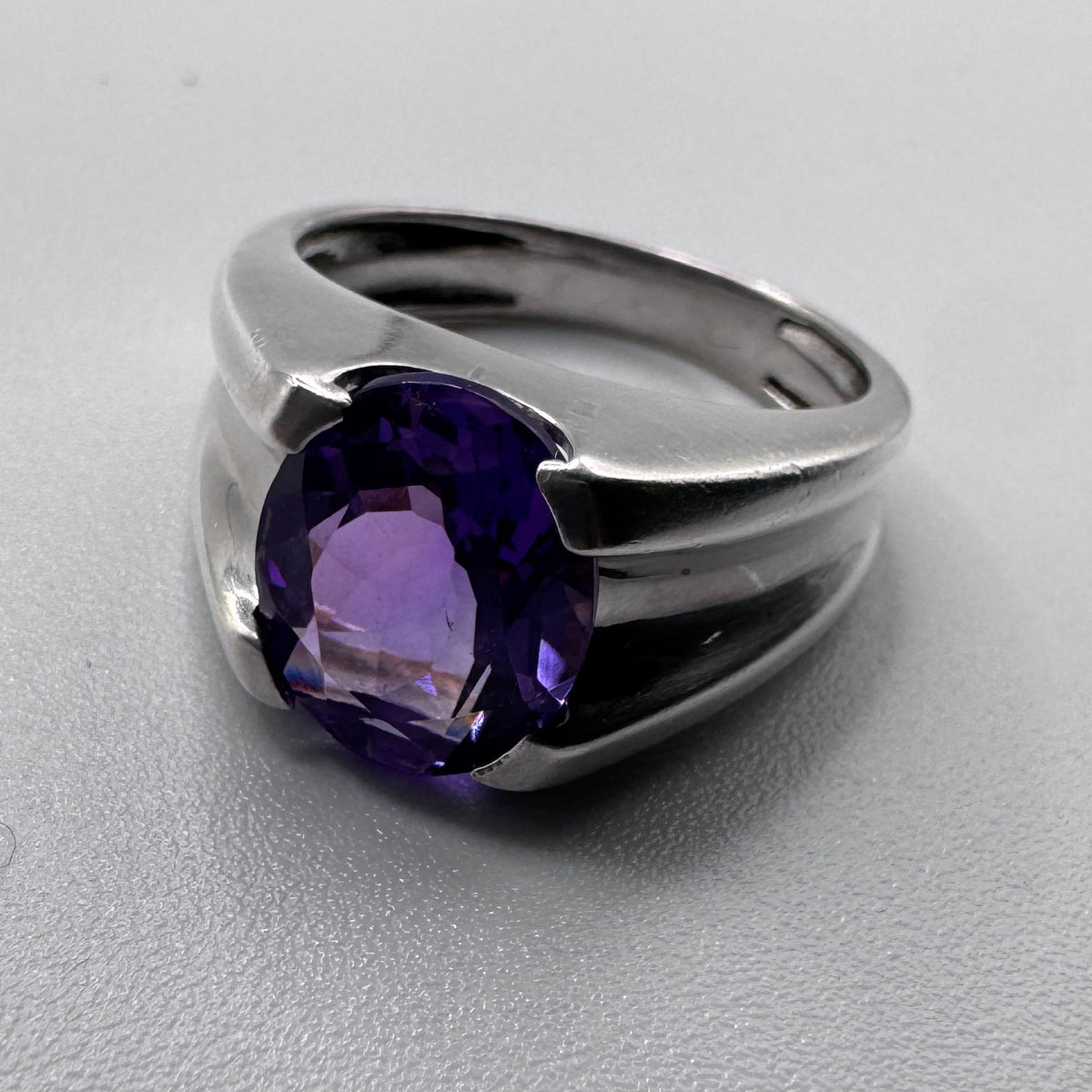 Bague en argent et améthyste