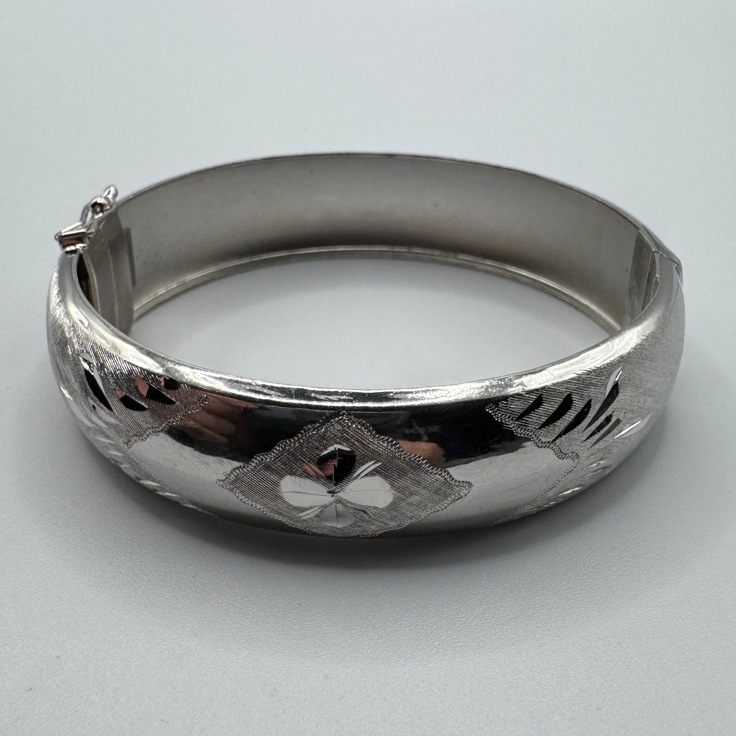 Joli Bracelet en argent rhodié ciselé « trèfle à 4 feuilles »