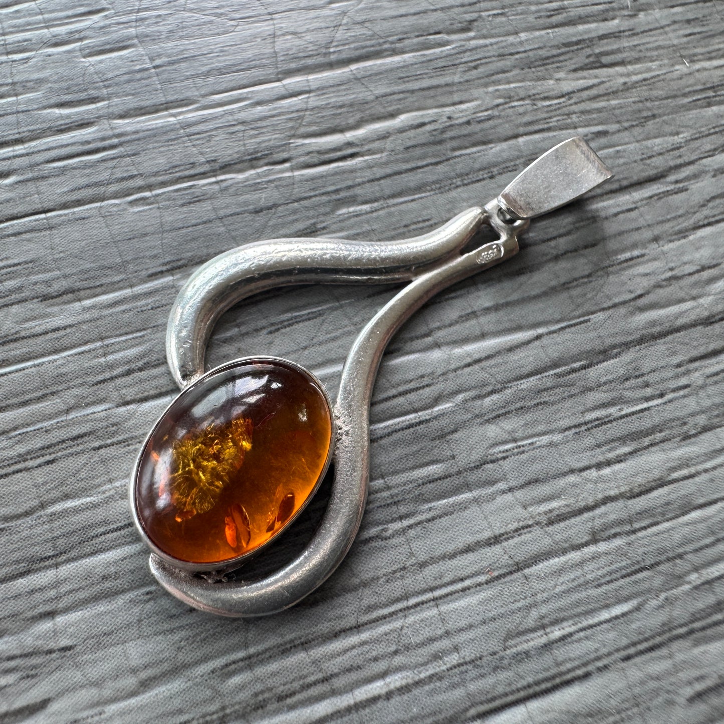 Pendentif vintage en argent massif et ambre naturel