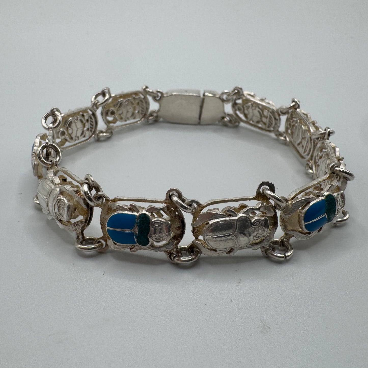 Superbe Bracelet ancien en argent massif « scarabées égyptiens »
