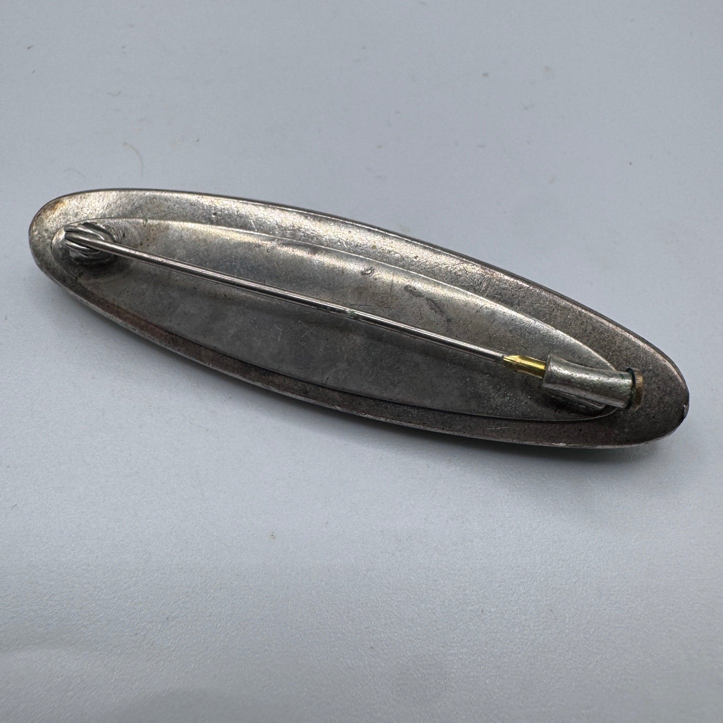 Broche vintage - métal argenté, verre et marcassites