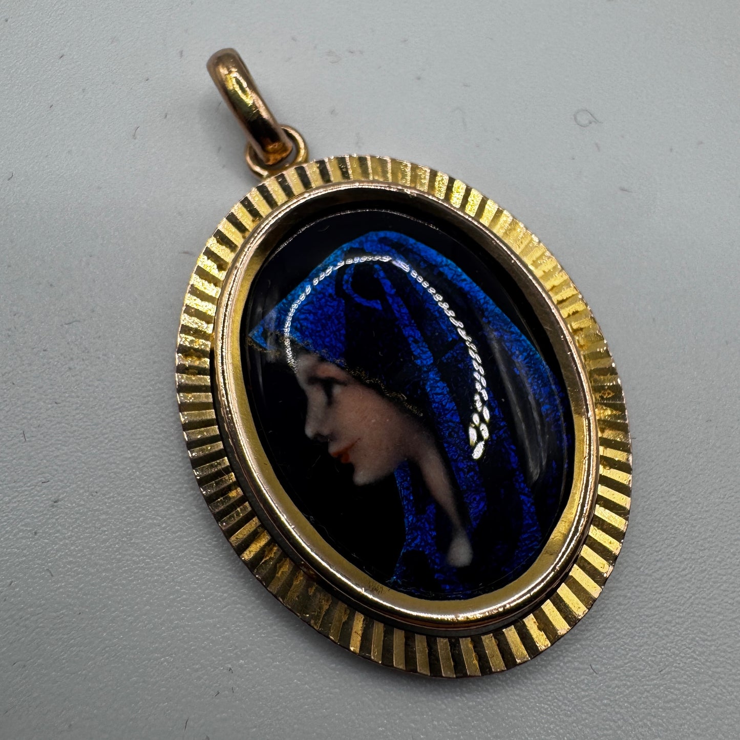 Superbe Pendentif en émaux sur cuivre - Limoges signé