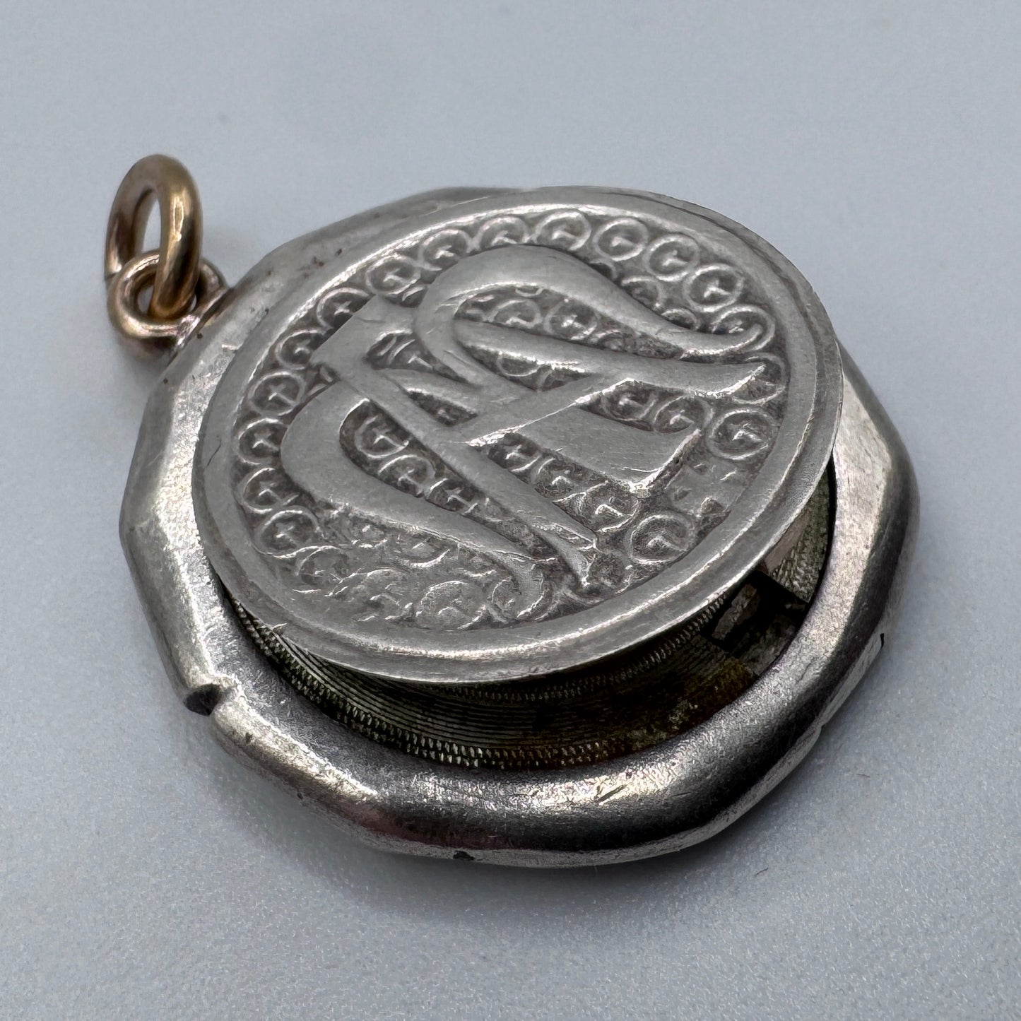 Très Rare Médaille religieuse ancienne - porte reliquaire en argent