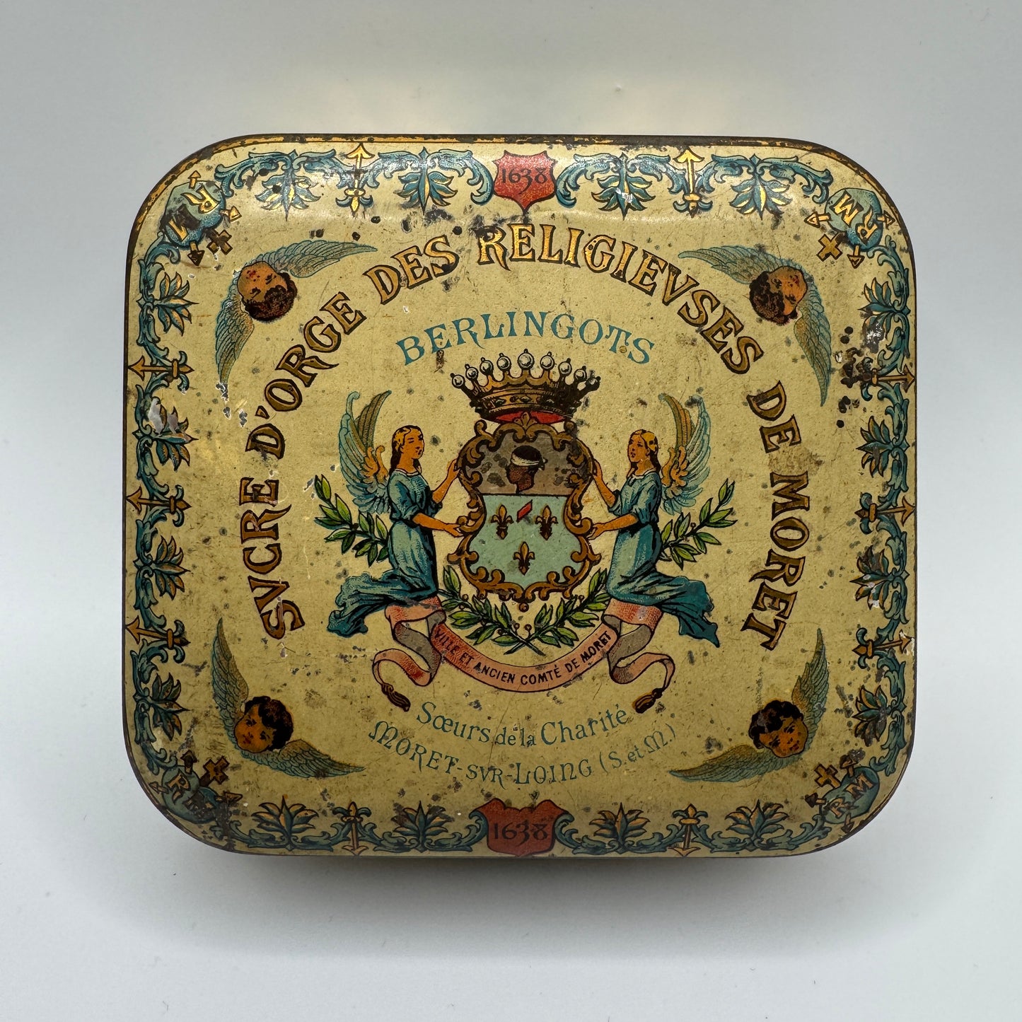 boîte ancienne en tôle lithographiée - « sucre d’orge des religieuses de Moret »