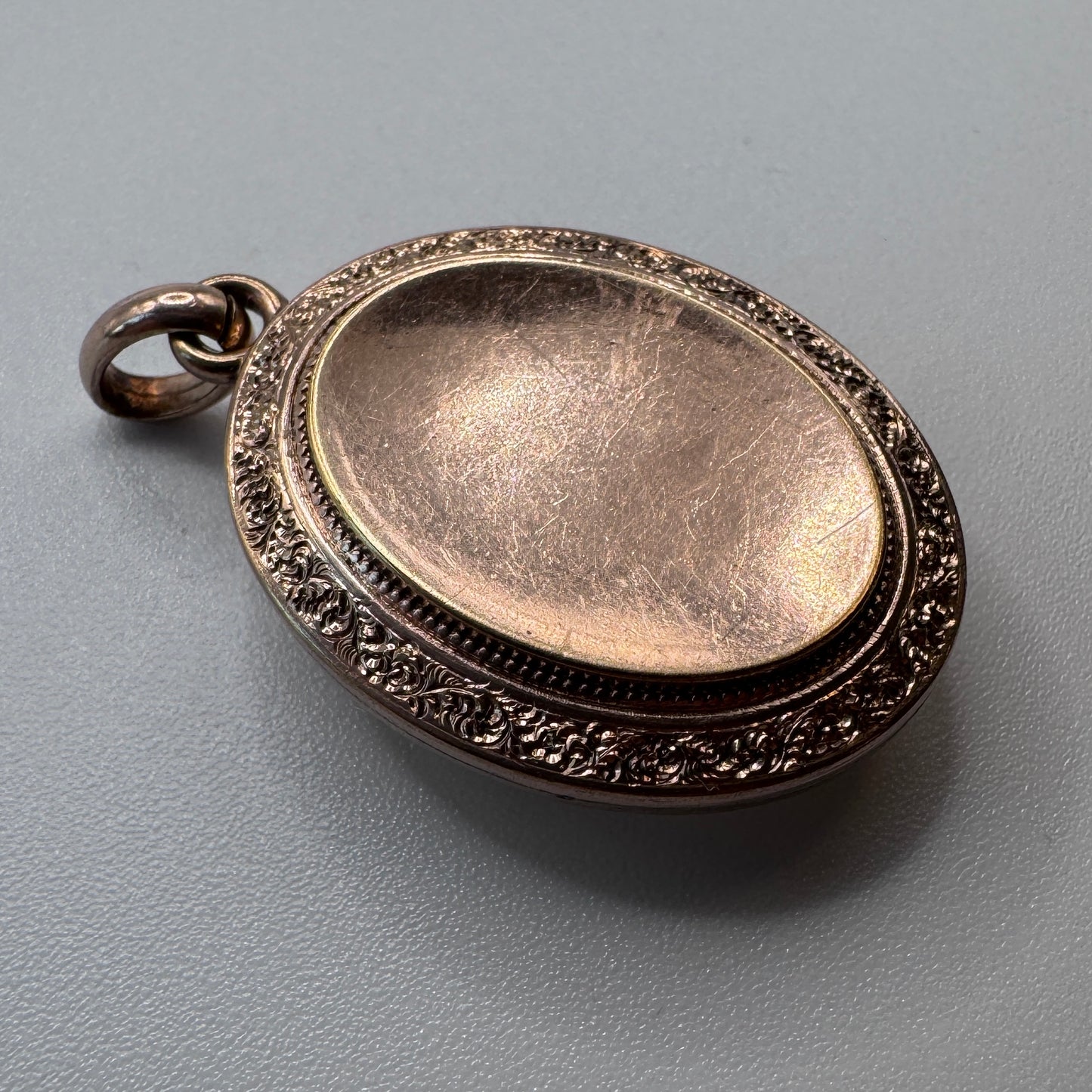 Petit Pendentif ancien porte photo ou relique - plaqué or