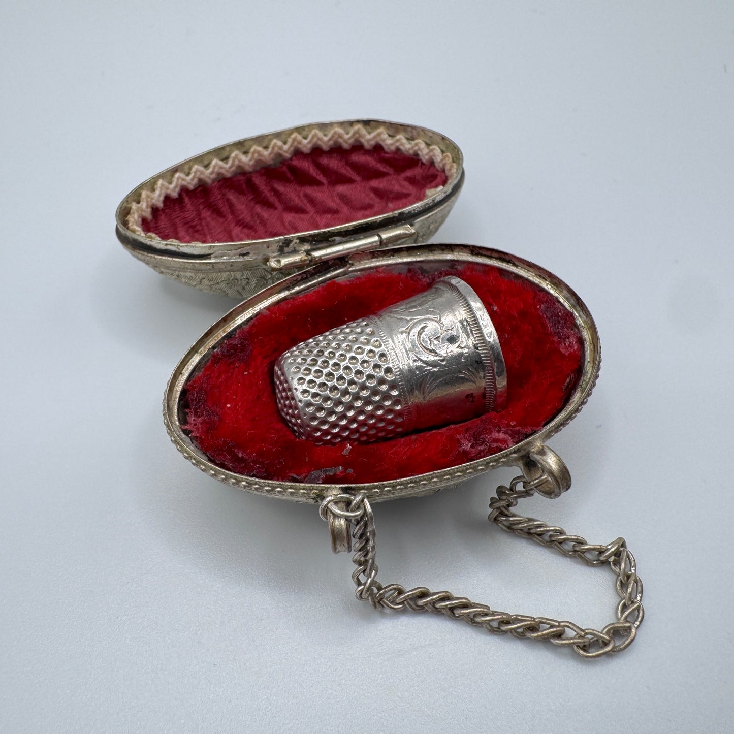 Dé à coudre ancien en argent avec boîte œuf