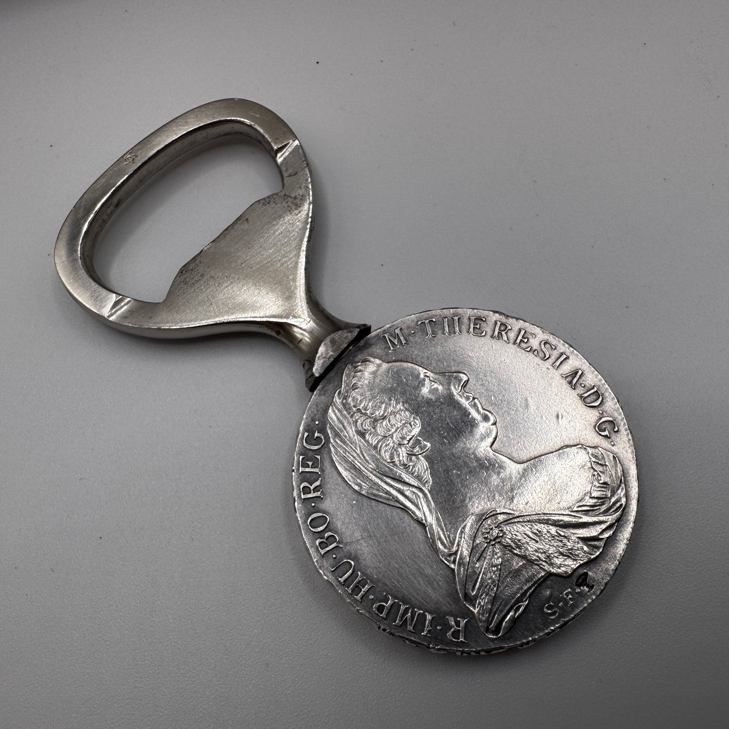 Rare ensemble Décapsuleur et tire bouchon ancien - Monnaies argent Thaler Marie Thérèse