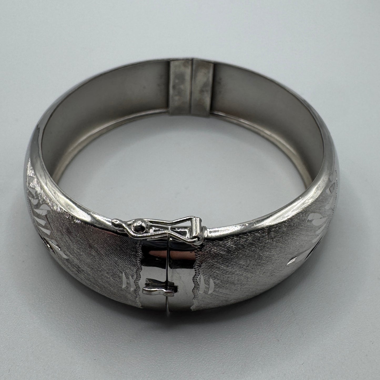 Joli Bracelet en argent rhodié ciselé « trèfle à 4 feuilles »
