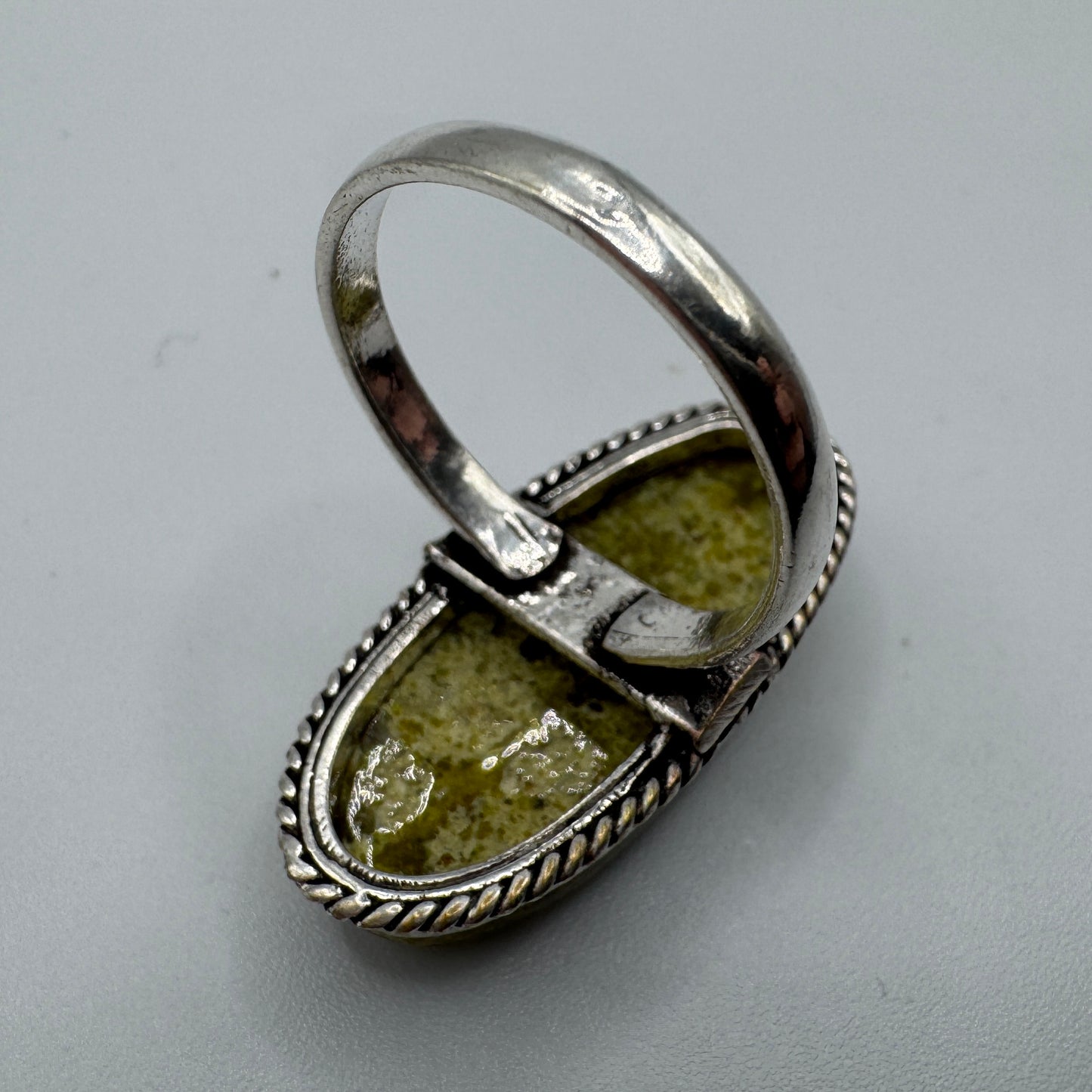 Grosse Bague en argent et pierre naturelle