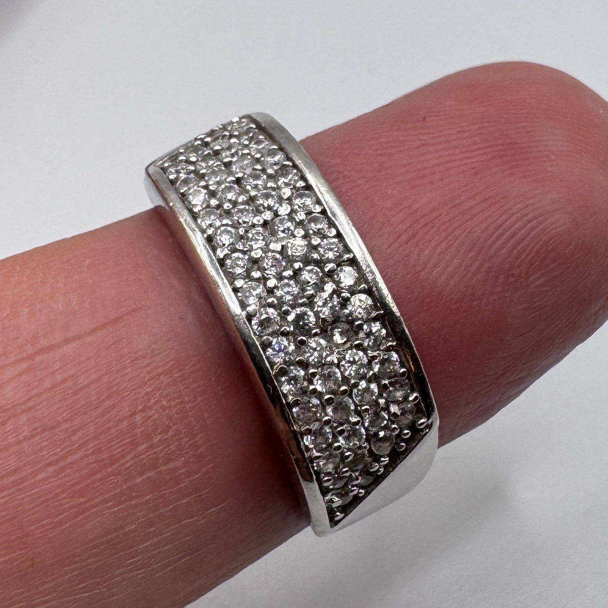 Jolie bague en argent et brillants
