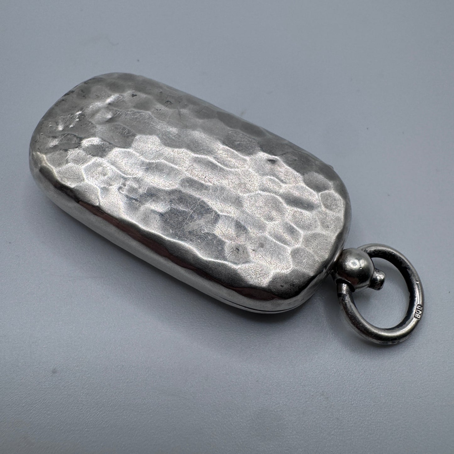 Rare Porte Louis ancien - argent massif martelé