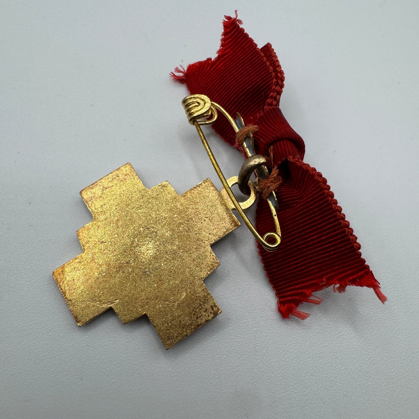 Médaille décoration ancienne croix rouge émaillée - à identifier