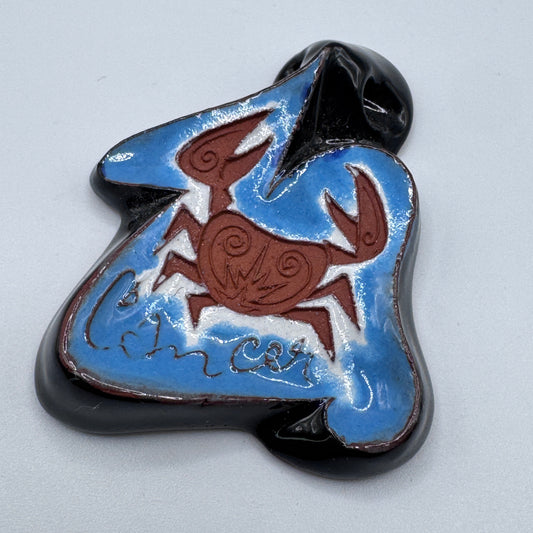 Pendentif astrologique « cancer »émaillé signé de Pauf Urfer - céramiste d'art