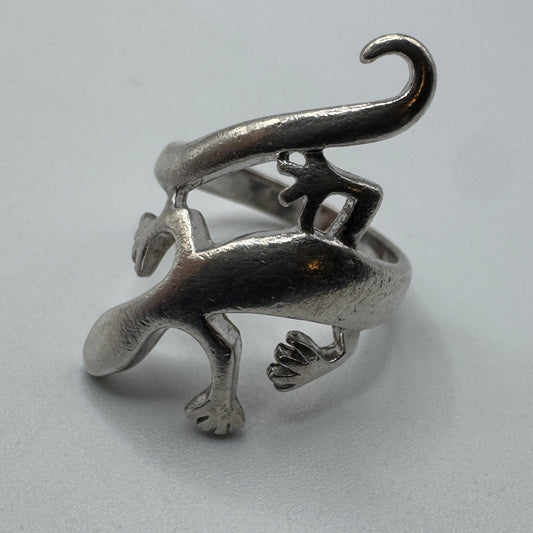 Bague en argent motif lézard