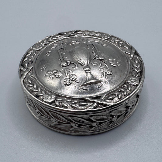 Superbe petite boîte pilulier ancienne en argent massif