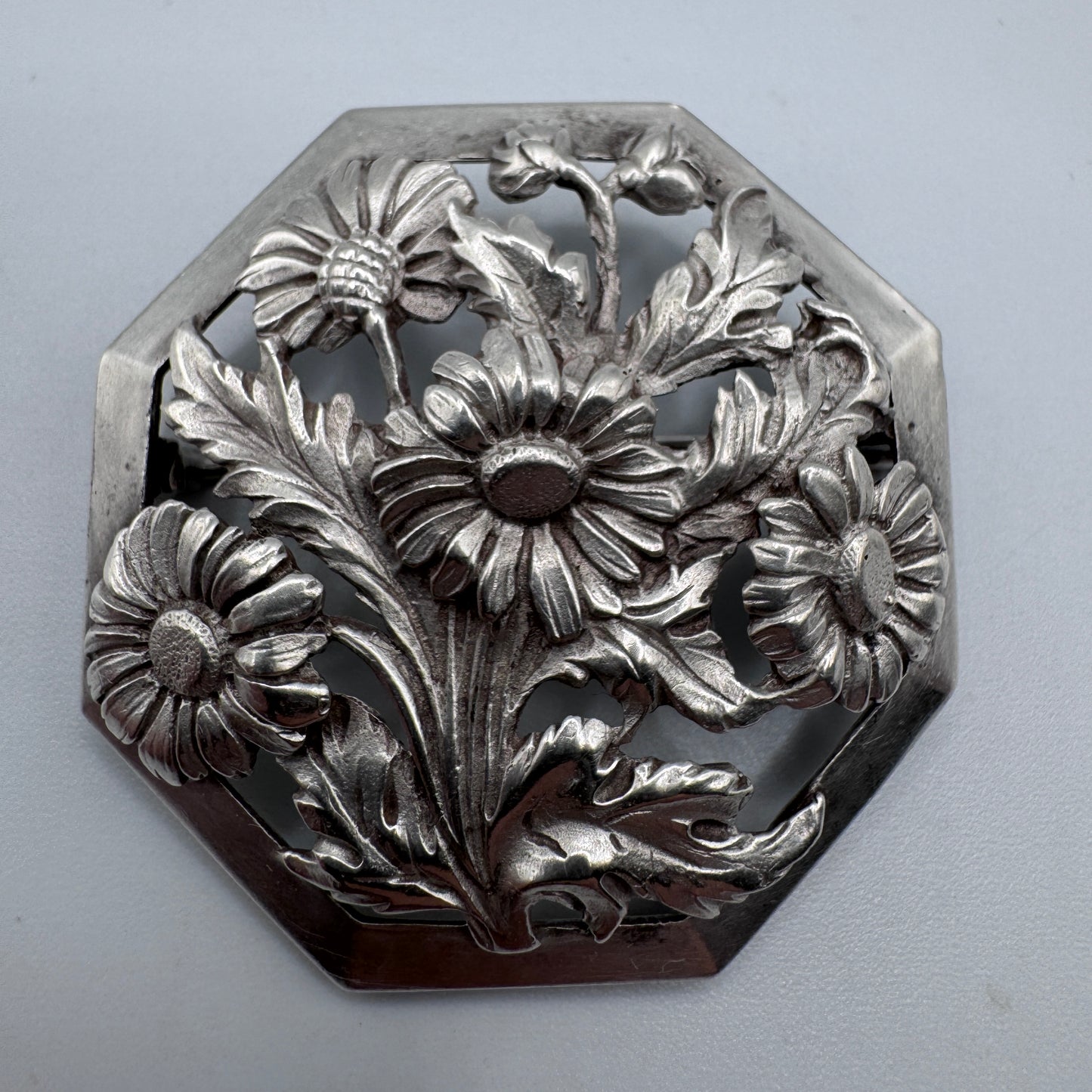 Broche ancienne en en argent « motif aux pâquerettes » - argent massif
