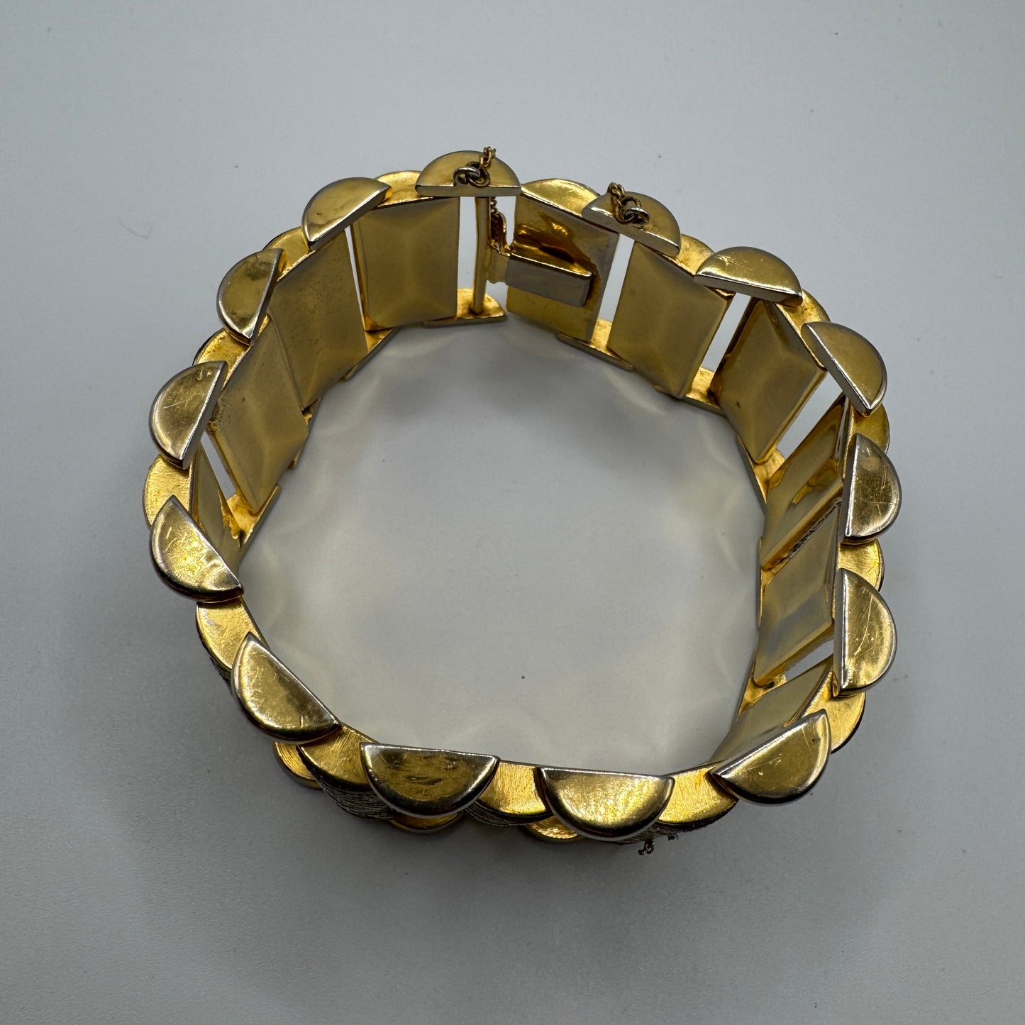 Bracelet vintage Tolède métal doré- Large manchette damasquinée