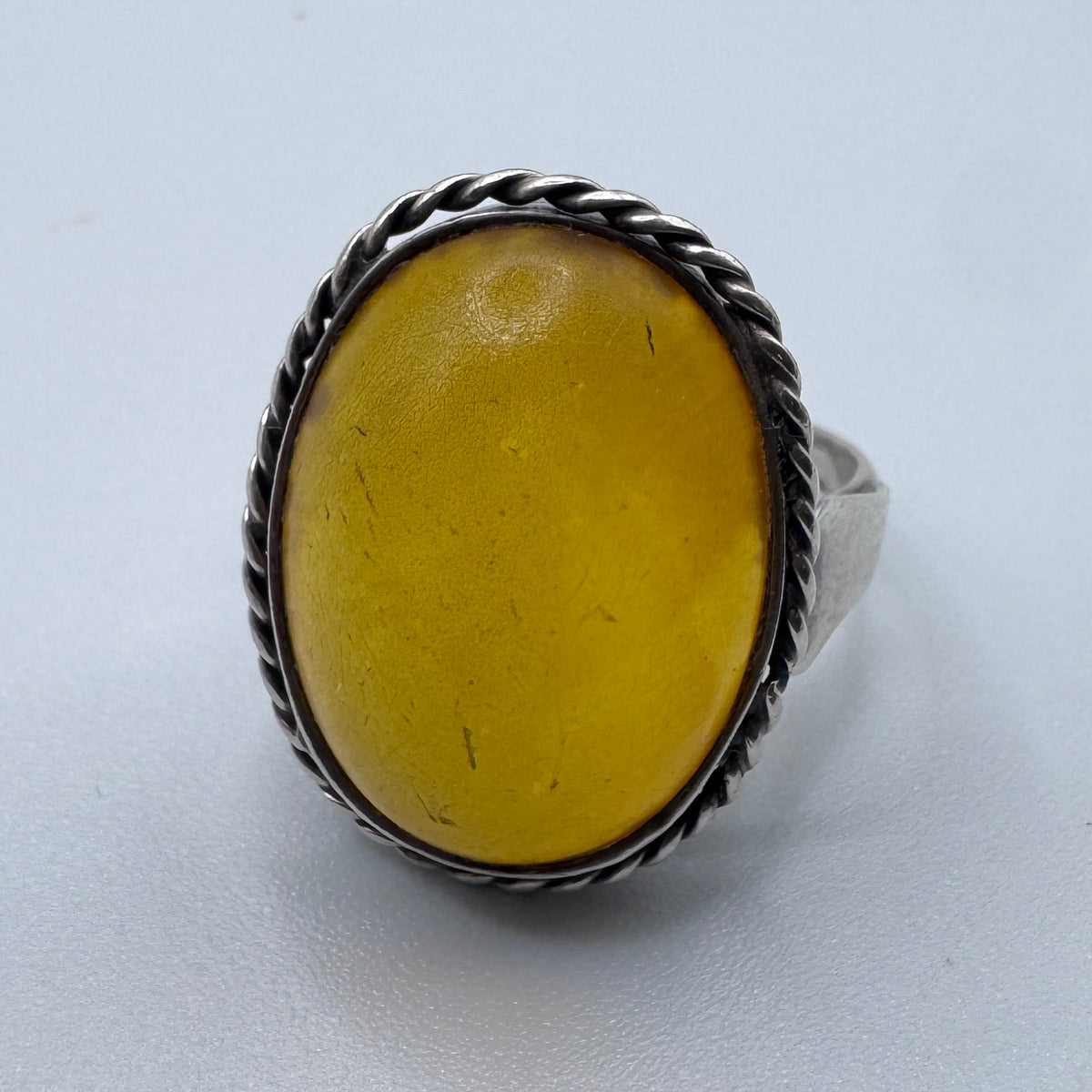 Jolie bague ancienne en argent et ambre