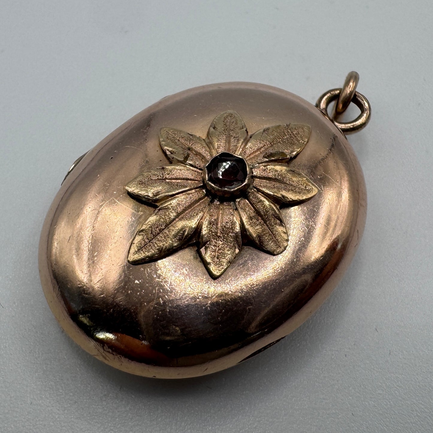 Pendentif ancien vers 1900 - porte photo ou relique - plaqué or