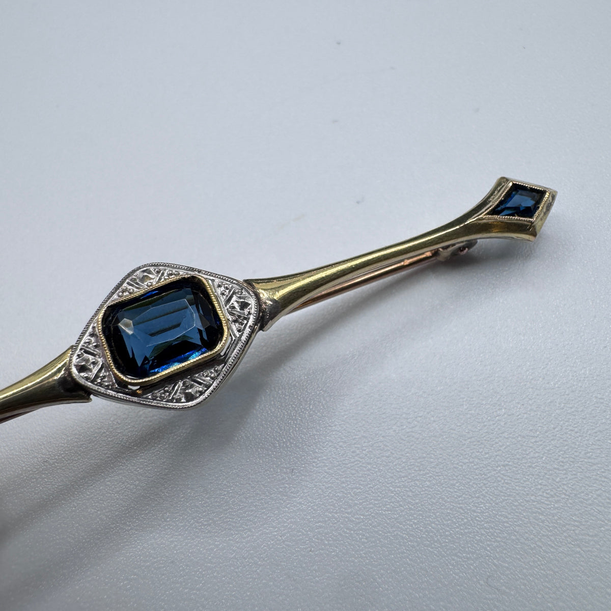Broche ancienne Art deco en plaqué ORIA