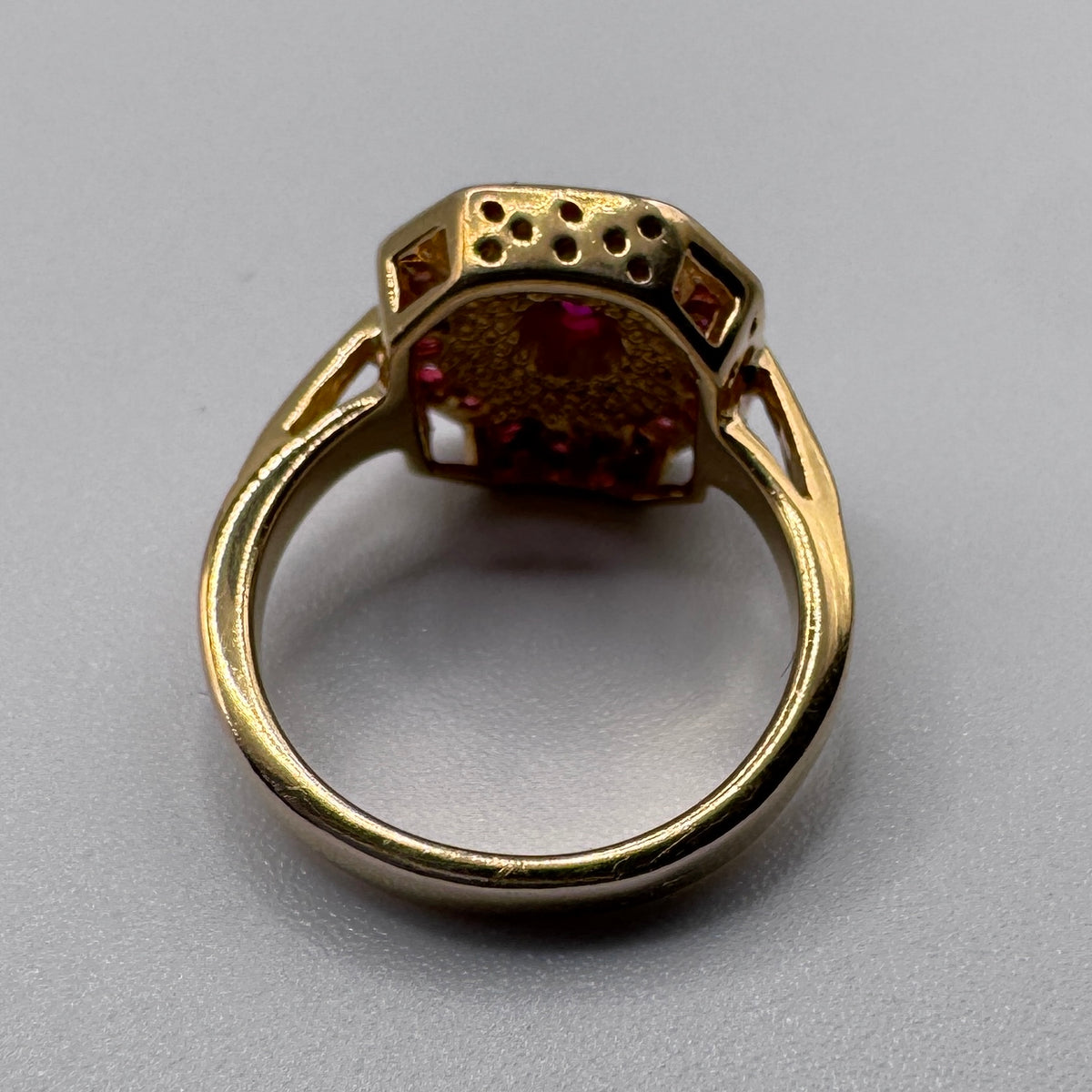 Bague en plaqué or et rubis