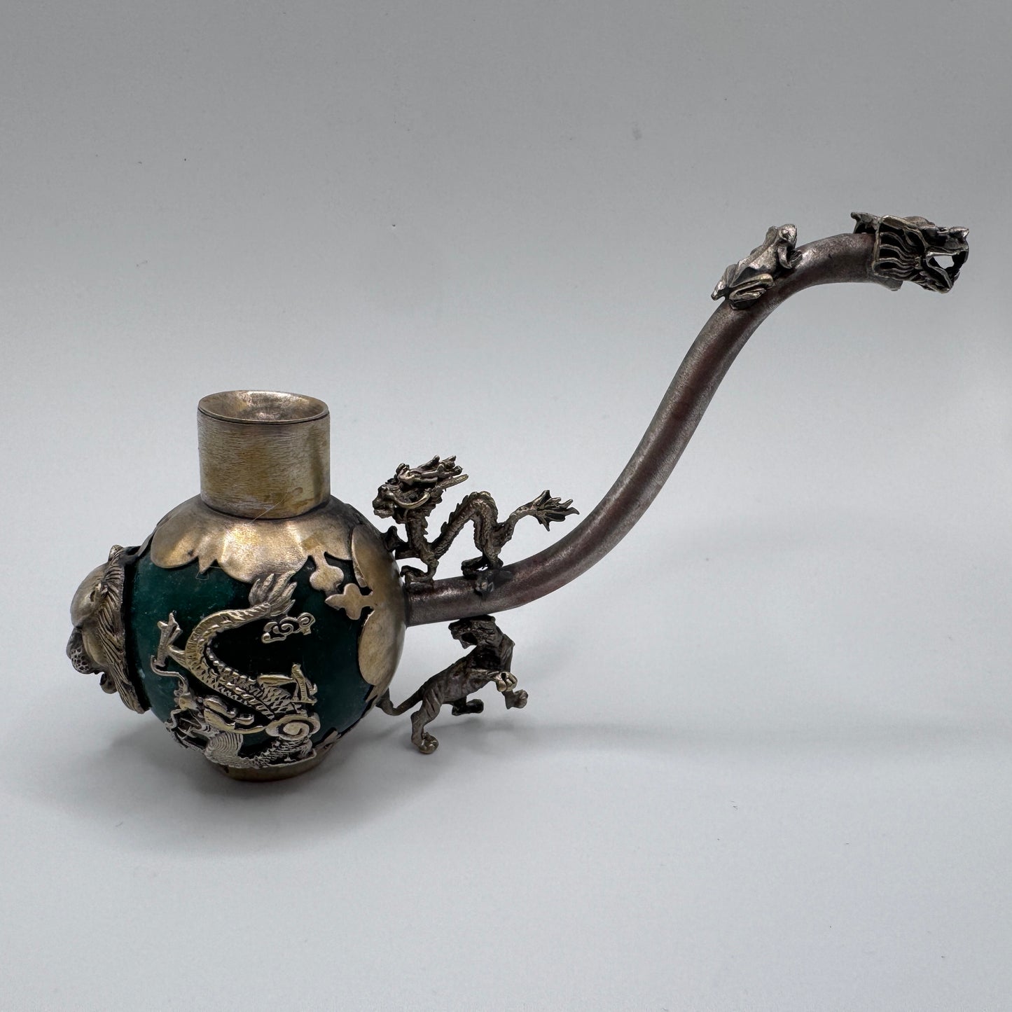 Rare pipe à opium Chinoise - motif au dragon, tête de lion, tigre et grenouille
