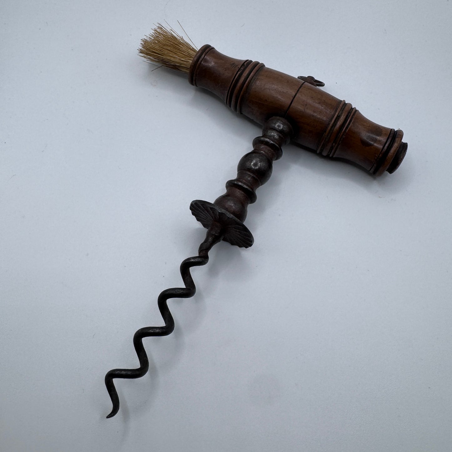 Rare Tire bouchon à brosse 18/19 eme - acier et bois