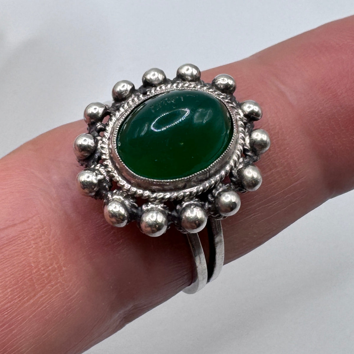 Jolie bague ancienne en argent et pierre