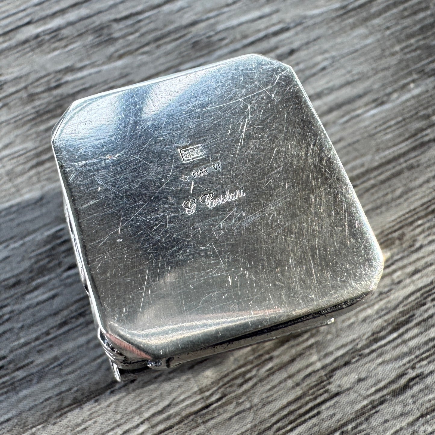 petite boîte pilulier de Venise en argent