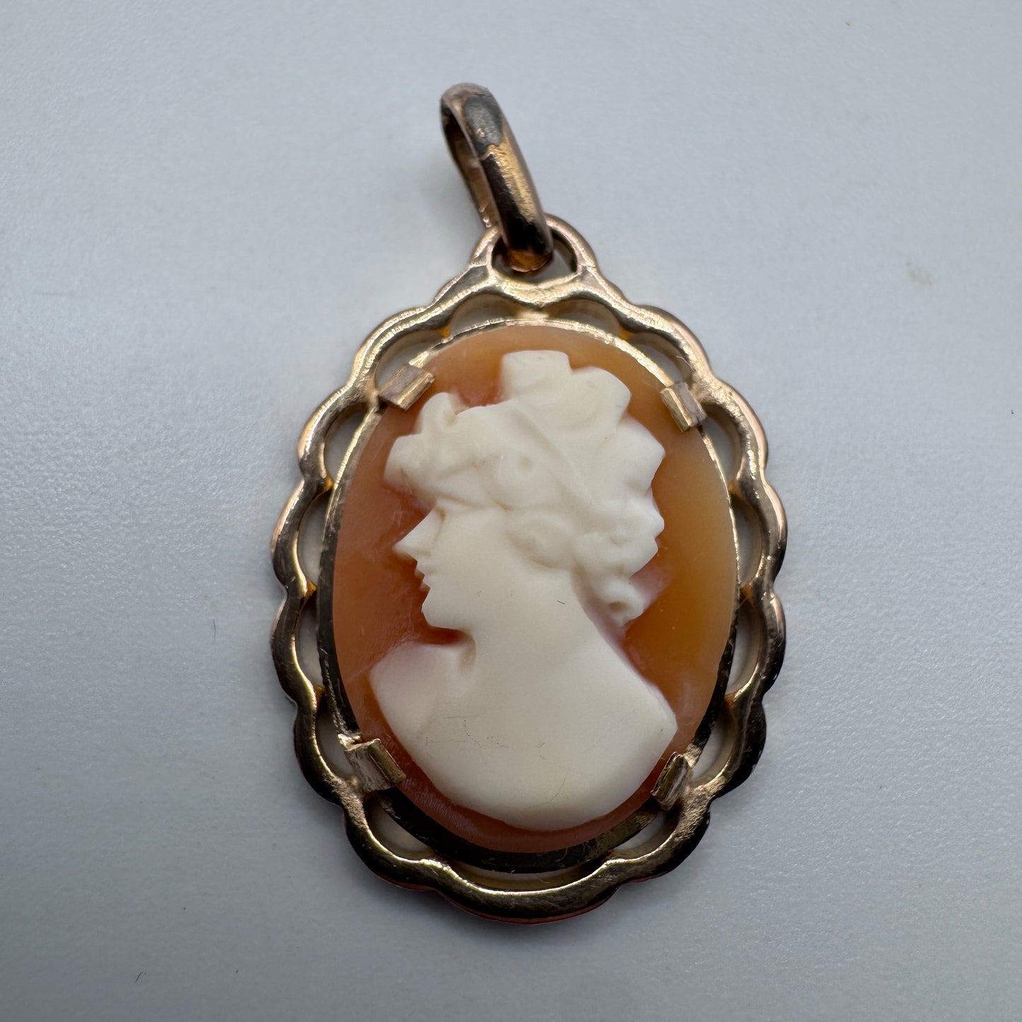Pendentif ancien camée - monture doré