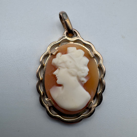 Pendentif ancien camée - monture doré