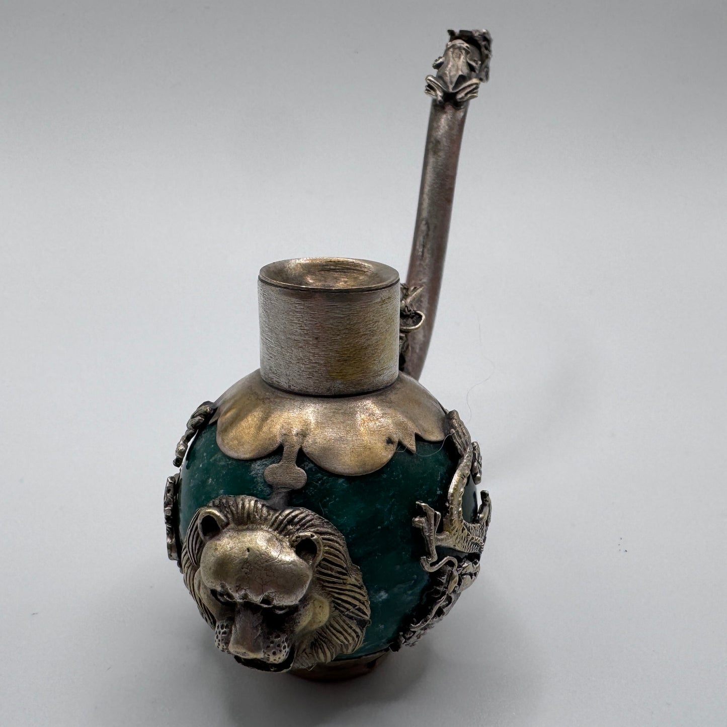 Rare pipe à opium Chinoise - motif au dragon, tête de lion, tigre et grenouille