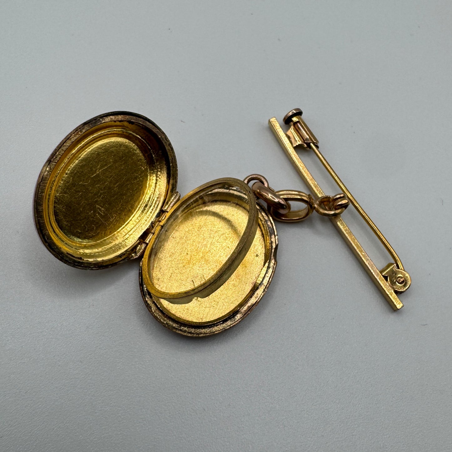 Pendentif ancien porte photo ou relique - plaqué or