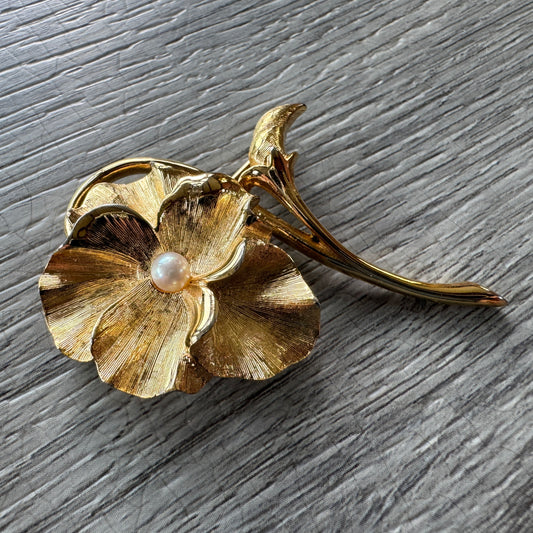 Broche créateur Vintage Boucher - métal doré et perle